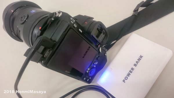 α7M3と外部バッテリーをL型のタイプCケーブルで接続